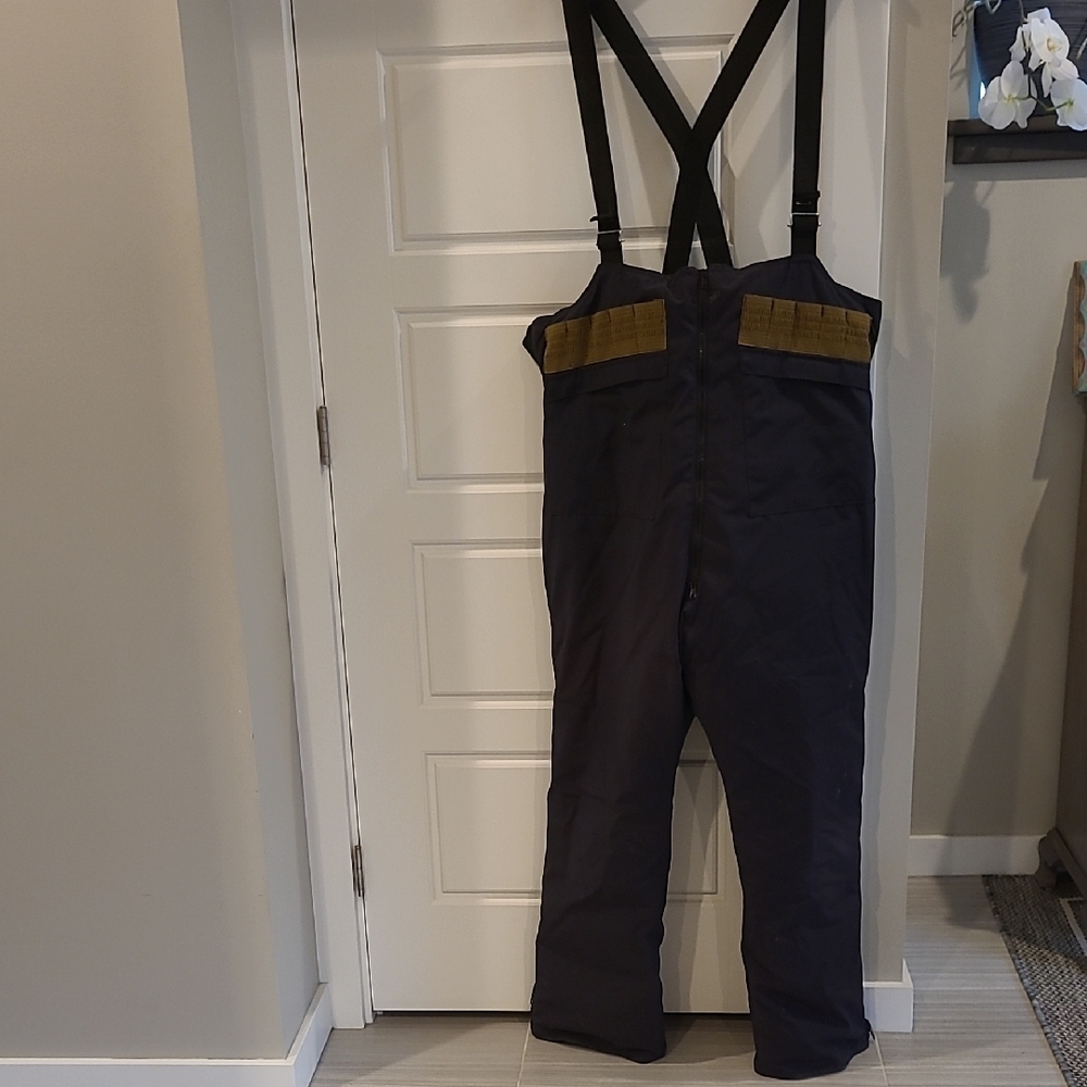 Snow Goose Snow Pants. Size XL